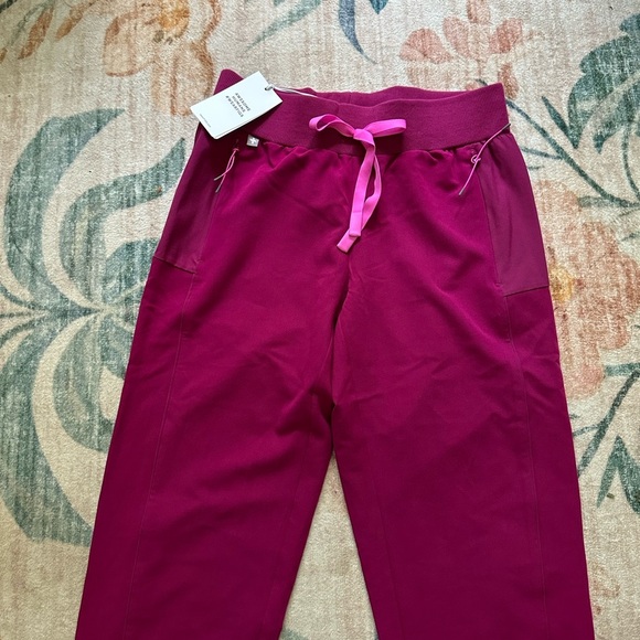 FIGS Boston Slim Tall Jogger Scrub Pant - Picture 4 of 6